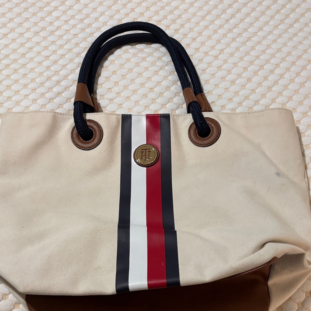 Tommy Hilfiger Cream and Red Shoulder Bag